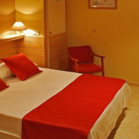 Hotel Piccadilly Сиджес Экстерьер фото