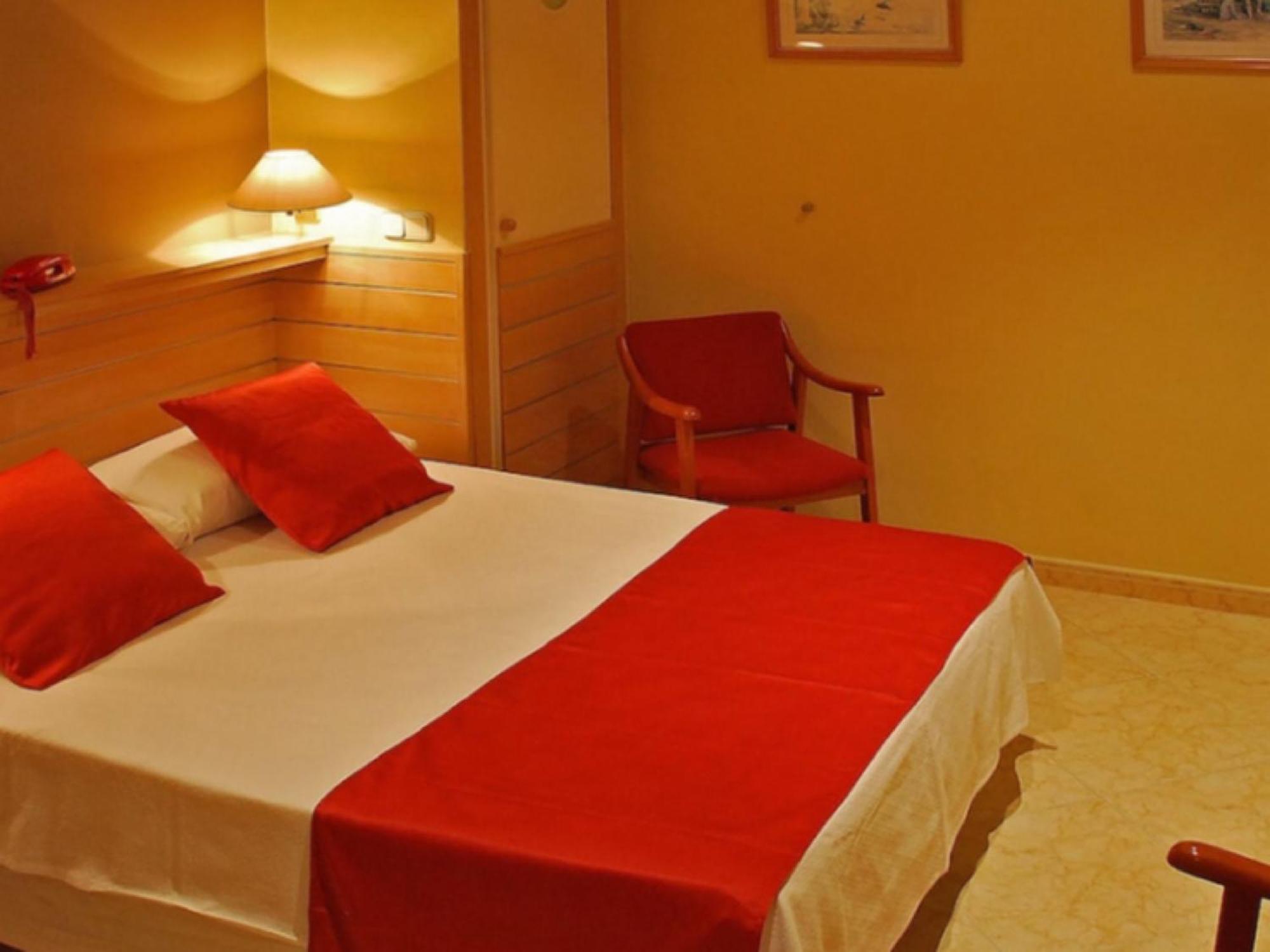 Hotel Piccadilly Сиджес Экстерьер фото