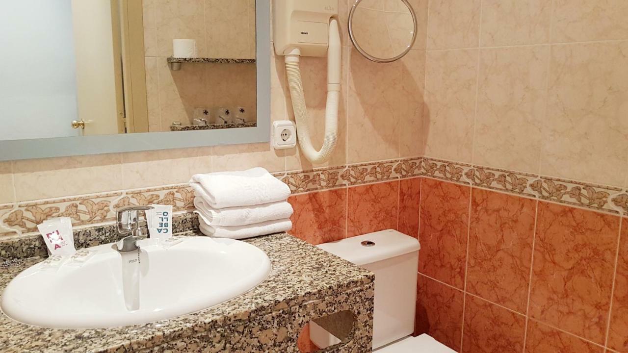 Hotel Piccadilly Сиджес Экстерьер фото
