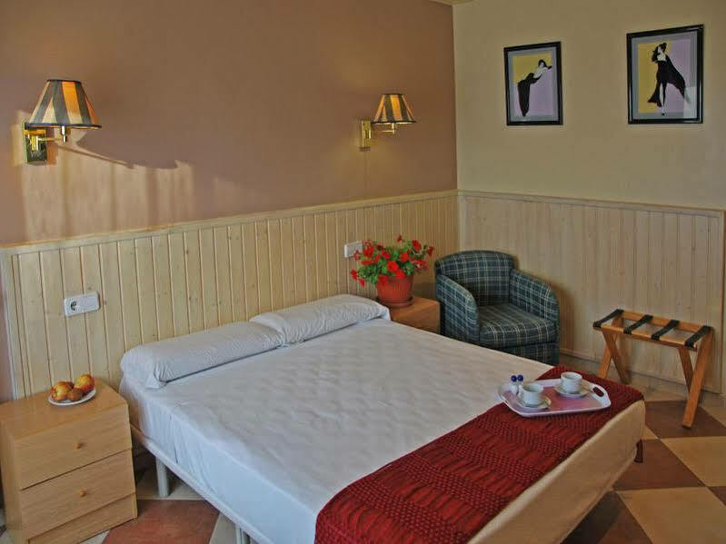 Hotel Piccadilly Сиджес Экстерьер фото