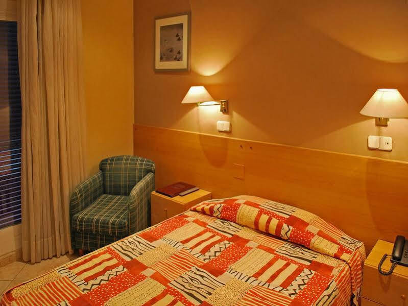 Hotel Piccadilly Сиджес Экстерьер фото