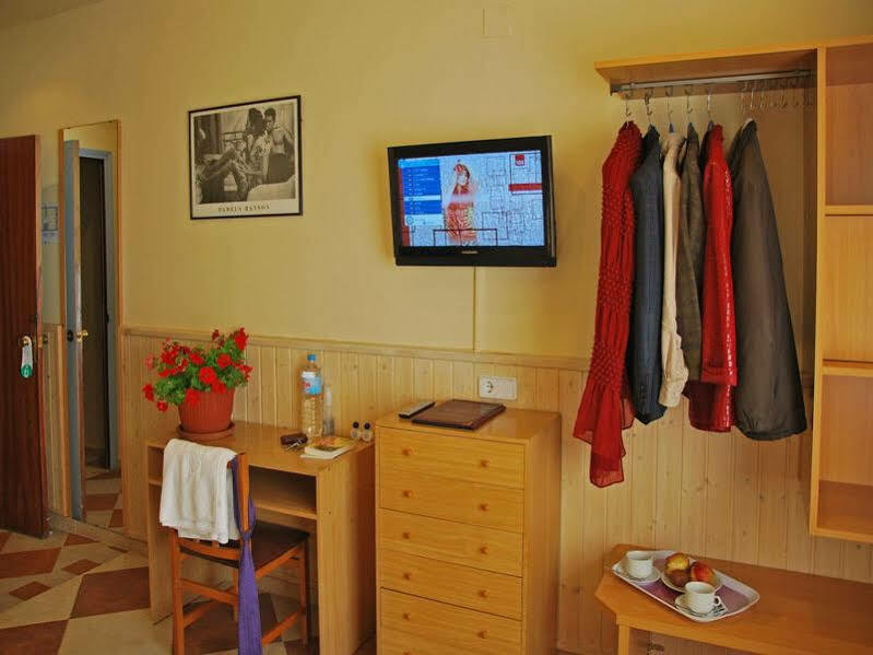 Hotel Piccadilly Сиджес Экстерьер фото