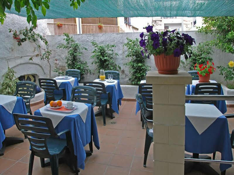 Hotel Piccadilly Сиджес Экстерьер фото